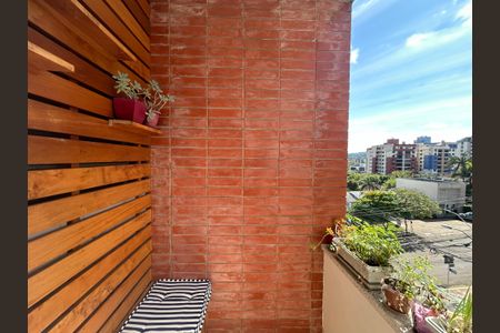 Apartamento à venda com 82m², 2 quartos e sem vagaSacada