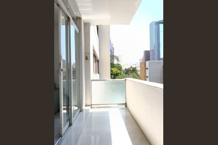 Apartamento para alugar com 140m², 3 quartos e 1 vagaVaranda
