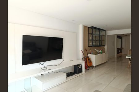 Apartamento para alugar com 140m², 3 quartos e 1 vagaSala