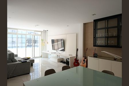 Apartamento para alugar com 140m², 3 quartos e 1 vagaSala