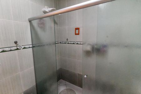 Banheiro de casa para alugar com 2 quartos, 50m² em Arraial Paulista, Taboão da Serra