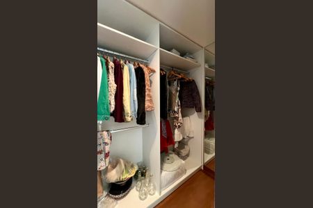 Apartamento à venda com 288m², 4 quartos e 6 vagasCloset da Suíte