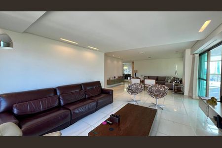 Apartamento à venda com 288m², 4 quartos e 6 vagasSala