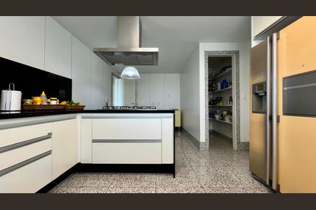 Apartamento à venda com 288m², 4 quartos e 6 vagasCozinha