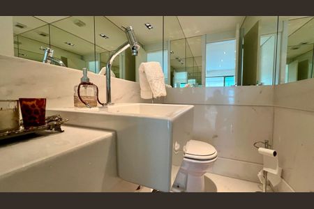 Apartamento à venda com 288m², 4 quartos e 6 vagasBanheiro da Suíte