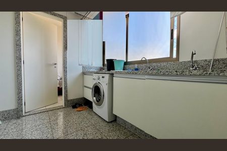 Apartamento à venda com 288m², 4 quartos e 6 vagasÁrea de Serviço