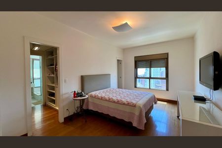 Apartamento à venda com 288m², 4 quartos e 6 vagasSuíte