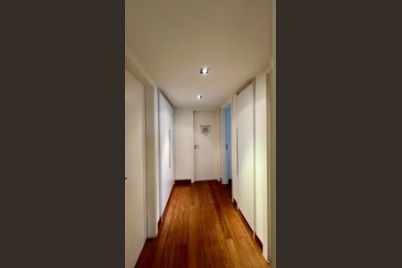 Apartamento à venda com 288m², 4 quartos e 6 vagasCorredor