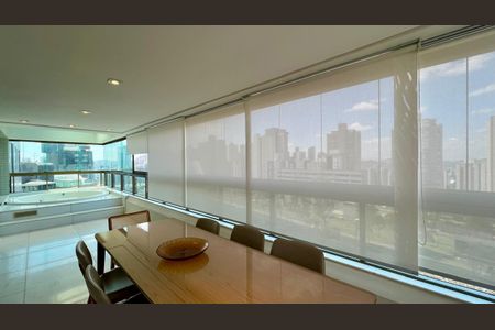 Apartamento à venda com 288m², 4 quartos e 6 vagasSala