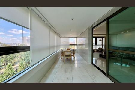 Apartamento à venda com 288m², 4 quartos e 6 vagasVaranda da Sala