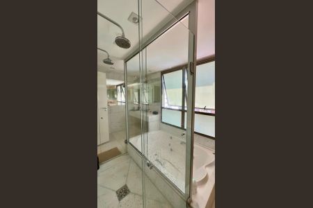 Apartamento à venda com 288m², 4 quartos e 6 vagasBanheiro da Suíte