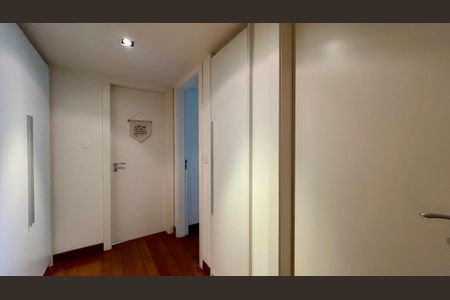 Apartamento à venda com 288m², 4 quartos e 6 vagasQuarto