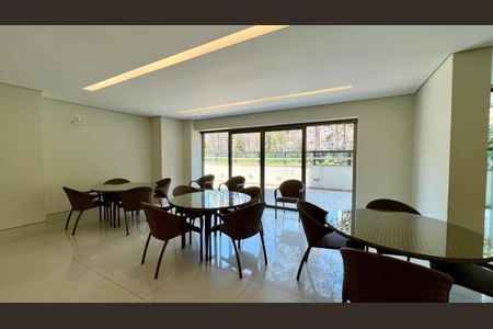 Apartamento à venda com 288m², 4 quartos e 6 vagasÁrea comum - Salão de festas
