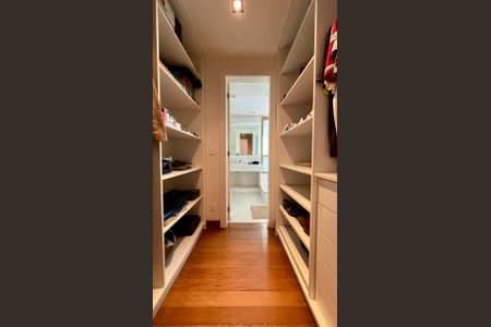 Apartamento à venda com 288m², 4 quartos e 6 vagasCloset da Suíte