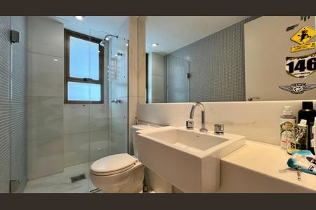 Apartamento à venda com 288m², 4 quartos e 6 vagasBanheiro Social