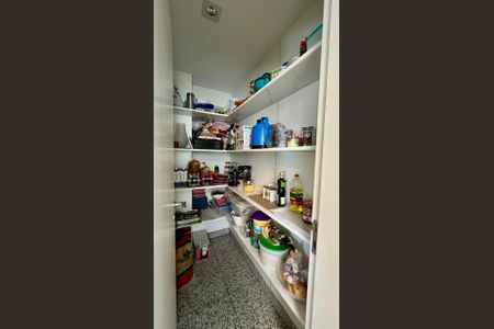 Apartamento à venda com 288m², 4 quartos e 6 vagasDespensa