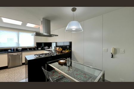 Apartamento à venda com 288m², 4 quartos e 6 vagasCozinha