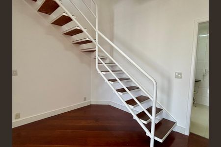 Apartamento à venda com 178m², 3 quartos e 3 vagasEscada Cobertura