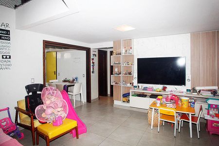 Casa à venda com 260m², 3 quartos e 2 vagasSala 2
