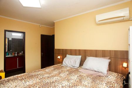 Casa à venda com 260m², 3 quartos e 2 vagasQuarto 1 Suíte