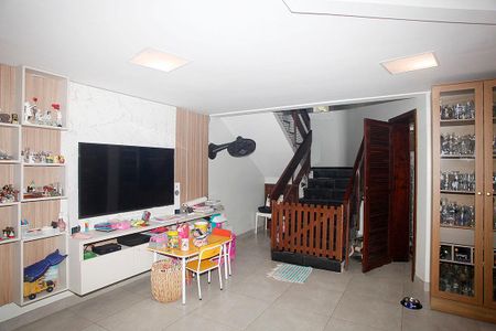 Casa à venda com 260m², 3 quartos e 2 vagasSala 2