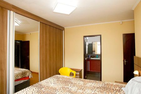 Casa à venda com 260m², 3 quartos e 2 vagasQuarto 1 Suíte