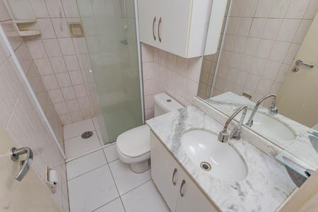 Banheiro de apartamento para alugar com 2 quartos, 57m² em Aclimação, São Paulo