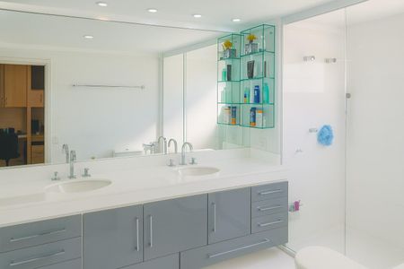 Apartamento à venda com 162m², 3 quartos e 3 vagasBanheiro da Suíte 1