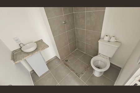 Apartamento à venda com 42m², 2 quartos e sem vaga Apartamento à venda com 42m², 2 quartos e sem vagaBanheiro Social