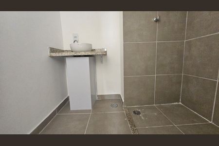 Apartamento à venda com 42m², 2 quartos e sem vaga Apartamento à venda com 42m², 2 quartos e sem vagaBanheiro Social