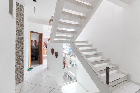 Casa para alugar com 105m², 3 quartos e 2 vagasEscada