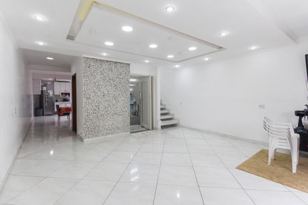 Casa para alugar com 105m², 3 quartos e 2 vagasSala