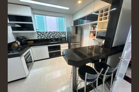 Casa à venda com 360m², 4 quartos e 4 vagasCozinha