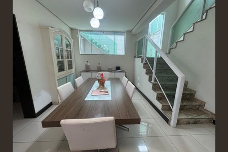 Casa à venda com 360m², 4 quartos e 4 vagasSala de Jantar