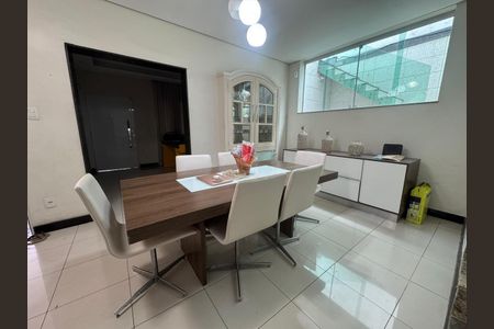 Casa à venda com 360m², 4 quartos e 4 vagasSala de Jantar