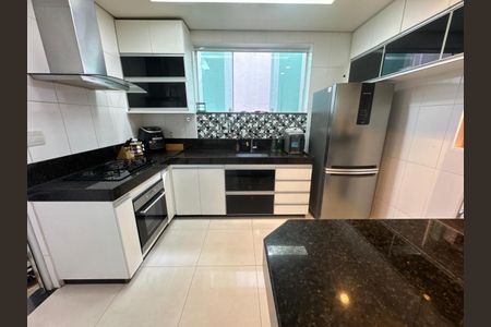 Casa à venda com 360m², 4 quartos e 4 vagasCozinha