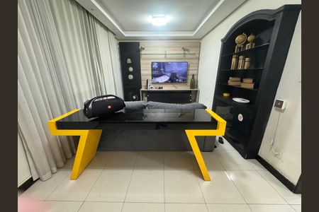 Sala de casa à venda com 4 quartos, 360m² em Planalto, Belo Horizonte