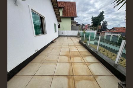 Casa à venda com 360m², 4 quartos e 4 vagasQuintal