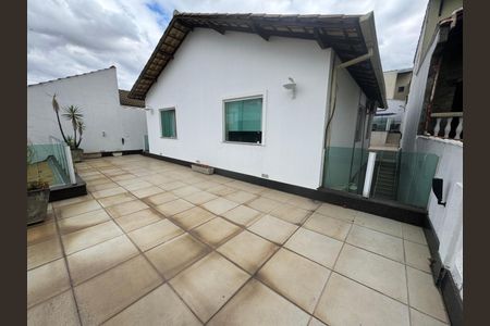 Casa à venda com 360m², 4 quartos e 4 vagasQuintal