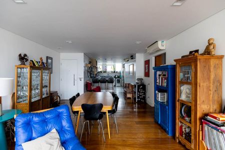 Apartamento à venda com 121m², 2 quartos e 1 vaga Apartamento à venda com 121m², 2 quartos e 1 vagaSala