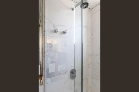 Apartamento à venda com 121m², 2 quartos e 1 vaga Apartamento à venda com 121m², 2 quartos e 1 vagaBanheiro da Suíte