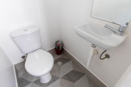 Apartamento à venda com 121m², 2 quartos e 1 vaga Apartamento à venda com 121m², 2 quartos e 1 vagaBanheiro de Serviço