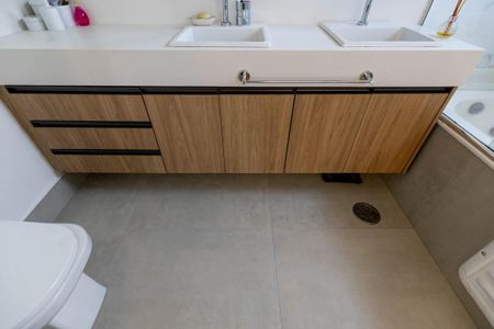 Apartamento à venda com 121m², 2 quartos e 1 vaga Apartamento à venda com 121m², 2 quartos e 1 vagaBanheiro da Suíte