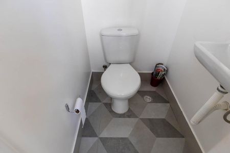 Apartamento à venda com 121m², 2 quartos e 1 vaga Apartamento à venda com 121m², 2 quartos e 1 vagaBanheiro de Serviço