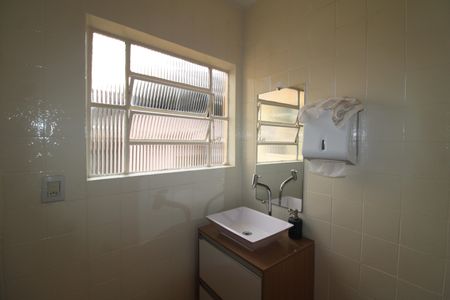 Casa para alugar com 189m², 4 quartos e 2 vagasBanheiro 2