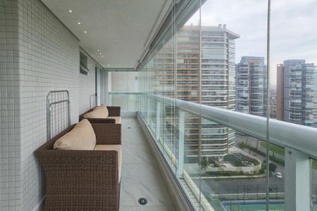 Apartamento para alugar com 143m², 4 quartos e 3 vagasSuíte 2 Varanda