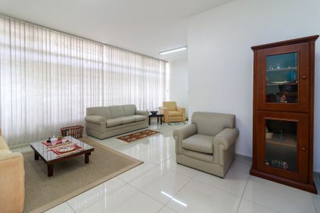 Casa à venda com 200m², 3 quartos e 5 vagasSala