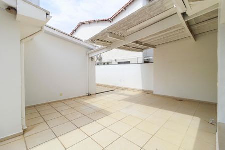 Casa à venda com 200m², 3 quartos e 5 vagasQuintal