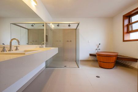 Casa à venda com 400m², 4 quartos e 3 vagas Casa à venda com 400m², 4 quartos e 3 vagasBanheiro da Suíte 1