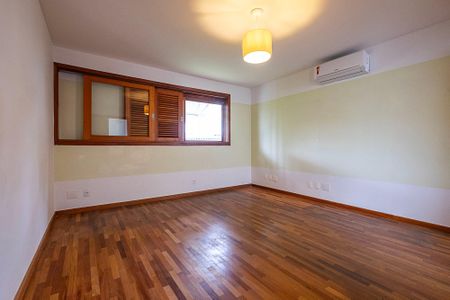 Casa à venda com 400m², 4 quartos e 3 vagas Casa à venda com 400m², 4 quartos e 3 vagasSuíte 4